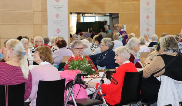 Frauentag in der Wolke 14