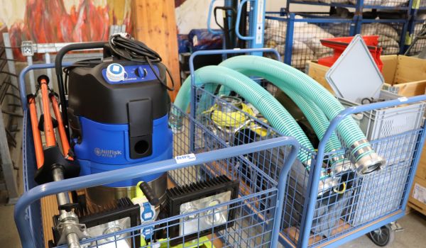 Technik der Sonneberger Wasserwehr für den Hochwasserschutz.