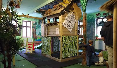 Kinder beim Spielen im Indoorbaumhaus des Nautilands. (Foto: Nautiland Sonneberg)