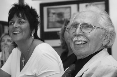 Fred Delmare mit der langjährigen Bürgermeisterin der Stadt Sonneberg Sibylle Abel. Repro: Stadtarchiv Sonneberg