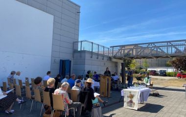 Gottesdienst neben der Wolke 14.