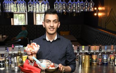 Leckere Eisbecher, Bubble-Waffeln und super Service gibt es im Fire & Ice. (Foto: Carl-Heint Zitzmann)