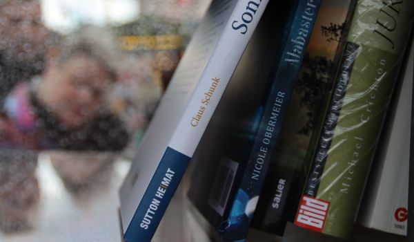 Bücher im Bücherschrank.