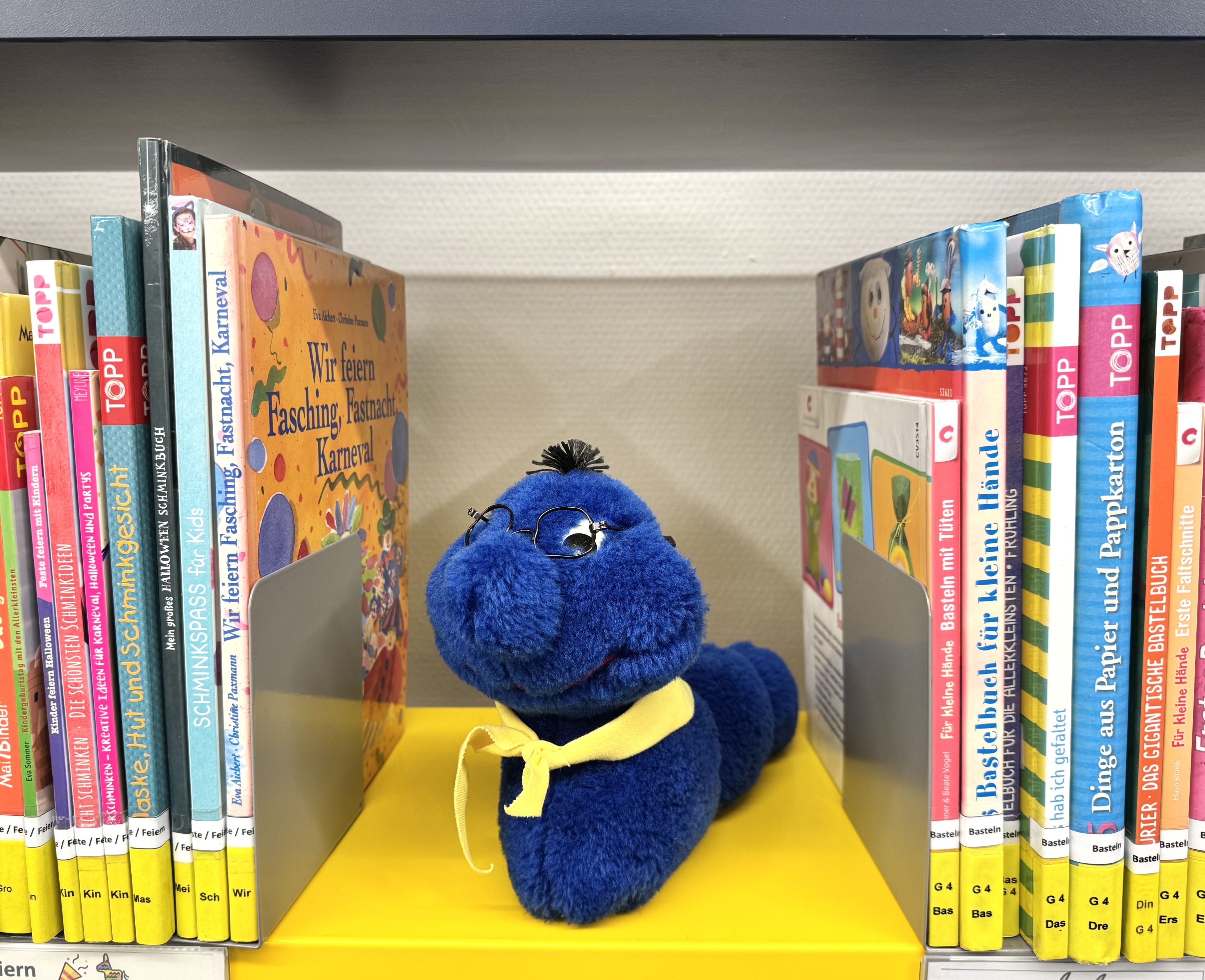 Freddy Bücherwurm in der Kinderbibliothek, Foto: N. Obermeier
