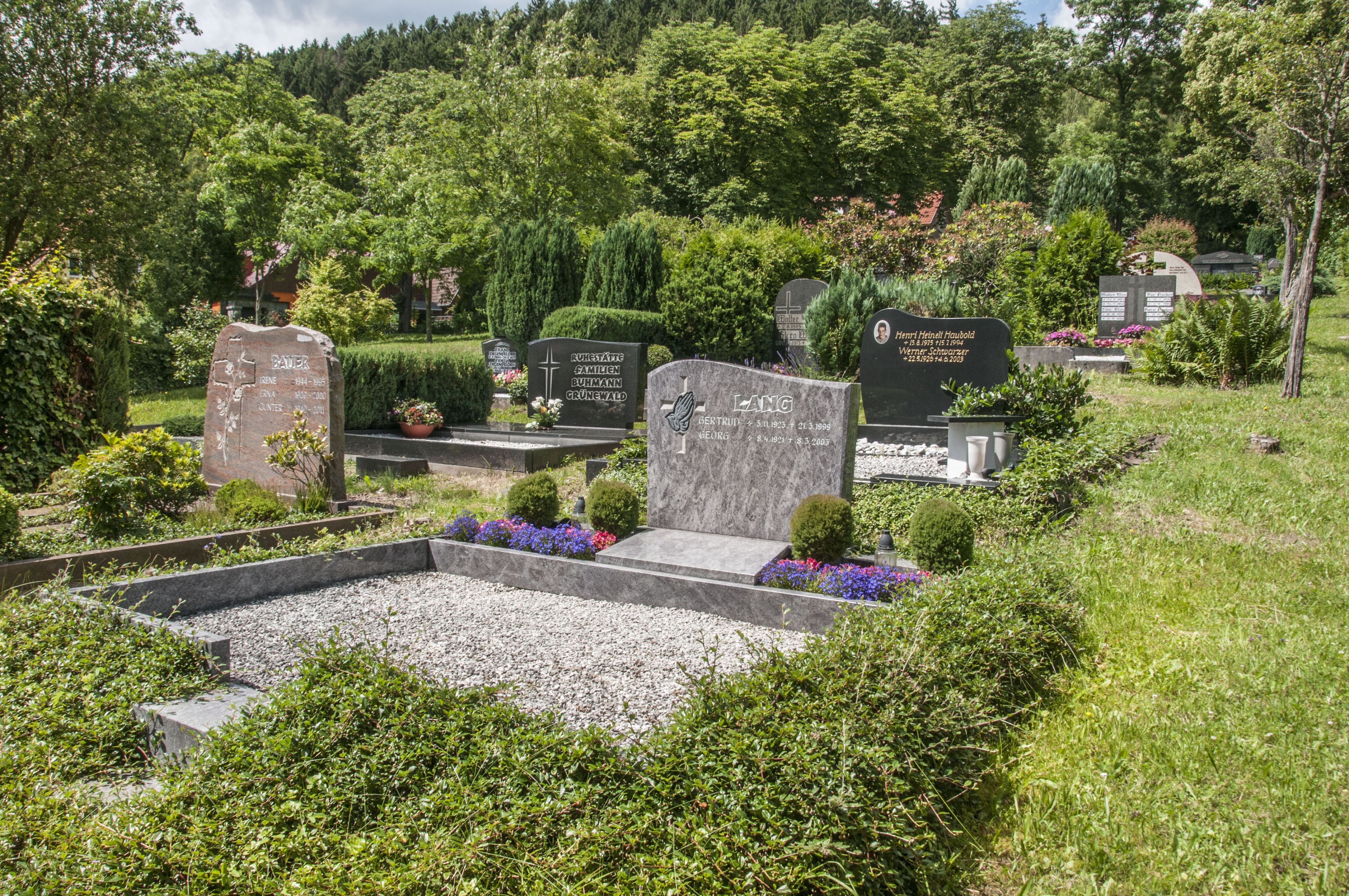 Familiengrabstätte auf dem Hauptfriedhof Sonneberg.
